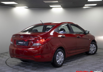 Подержанный автомобиль Hyundai Solaris Sedan 2011 года (20 фото)