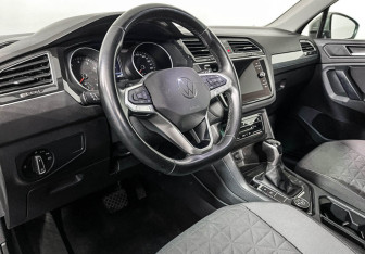 Подержанный автомобиль Volkswagen Tiguan 2021 года (13 фото)