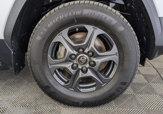 Подержанный автомобиль Toyota Land Cruiser Suv 2022 года (18 фото)