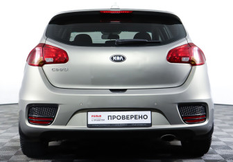 Подержанный автомобиль Kia Ceed Hatchback 2017 года (16 фото)