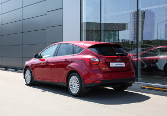 Подержанный автомобиль Ford Focus Hatchback 2012 года (7 фото)