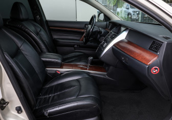 Подержанный автомобиль Nissan Teana 2006 года (10 фото)
