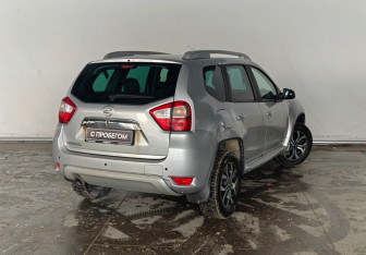 Подержанный автомобиль Nissan Terrano 2016 года (5 фото)