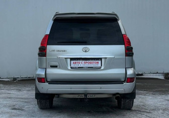 Подержанный автомобиль Toyota Land Cruiser Prado 2003 года (6 фото)