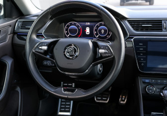 Подержанный автомобиль Skoda Superb Wagon 2016 года (16 фото)