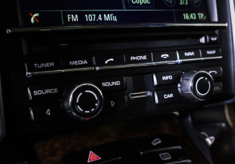 Подержанный автомобиль Porsche Cayenne 2015 года (22 фото)