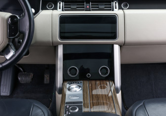 Подержанный автомобиль Land Rover Range Rover 2018 года (15 фото)