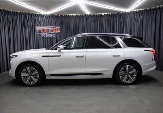 Подержанный автомобиль Hongqi E-HS9 2022 года (8 фото)