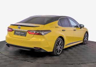Подержанный автомобиль Toyota Camry Sedan 2022 года (5 фото)