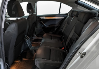 Подержанный автомобиль Skoda Octavia Liftback 2019 года (18 фото)