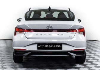 Подержанный автомобиль Hyundai Elantra Sedan 2021 года (6 фото)
