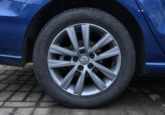 Подержанный автомобиль Volkswagen Polo Sedan 2020 года (15 фото)