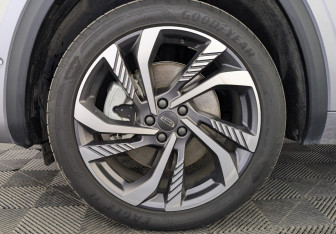 Подержанный автомобиль Geely Monjaro 2024 года (12 фото)