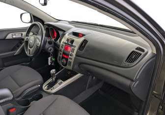 Подержанный автомобиль Kia Cerato Sedan 2009 года (11 фото)