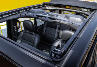 Подержанный автомобиль Jeep Wrangler 2025 года (17 фото)