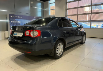 Подержанный автомобиль Volkswagen Jetta Sedan 2007 года (4 фото)