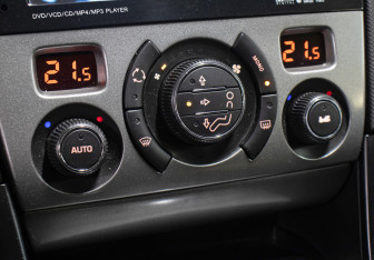 Подержанный автомобиль Peugeot 408 2016 года (17 фото)