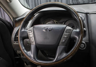 Подержанный автомобиль Infiniti QX56 2011 года (20 фото)