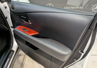 Подержанный автомобиль Lexus RX 2011 года (25 фото)