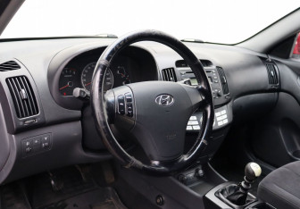Подержанный автомобиль Hyundai Elantra Sedan 2007 года (10 фото)