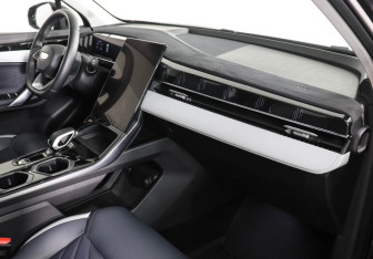 Подержанный автомобиль Geely Atlas 2024 года (10 фото)