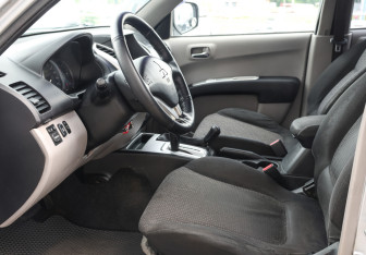 Подержанный автомобиль Mitsubishi L200 2011 года (16 фото)