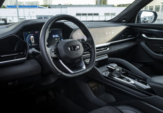 Подержанный автомобиль Geely Monjaro 2024 года (10 фото)