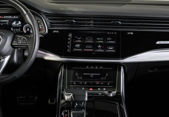 Подержанный автомобиль Audi Q7 2020 года (14 фото)