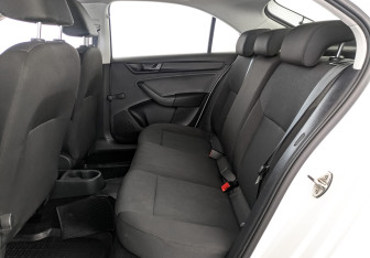 Подержанный автомобиль Skoda Rapid Liftback 2019 года (18 фото)