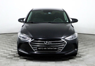 Подержанный автомобиль Hyundai Elantra Sedan 2018 года (2 фото)
