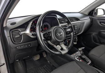 Подержанный автомобиль Kia Rio Hatchback 2021 года (15 фото)