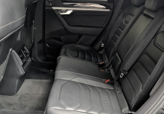Подержанный автомобиль Volkswagen Touareg 2018 года (17 фото)
