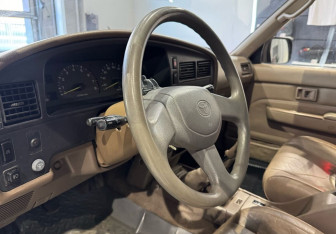 Подержанный автомобиль Toyota 4Runner 1995 года (12 фото)
