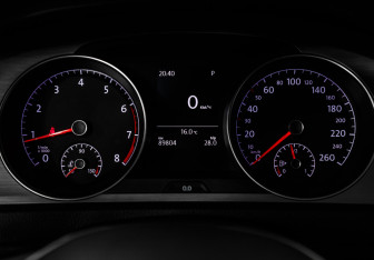 Подержанный автомобиль Volkswagen Golf Hatchback 2016 года (10 фото)