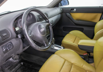 Подержанный автомобиль Audi A3 Hatchback 2001 года (10 фото)