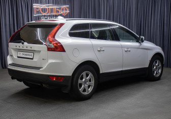 Подержанный автомобиль Volvo XC60 2010 года (5 фото)