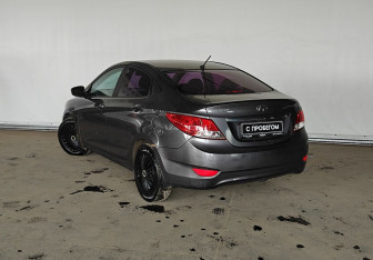 Подержанный автомобиль Hyundai Solaris Sedan 2012 года (4 фото)