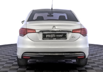 Подержанный автомобиль Citroen C4 Sedan 2018 года (6 фото)