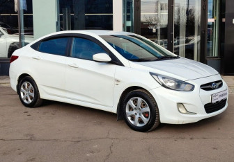Подержанный автомобиль Hyundai Solaris Sedan 2012 года (3 фото)