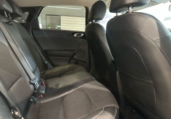 Подержанный автомобиль Kia Ceed Hatchback 2018 года (11 фото)