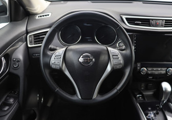 Подержанный автомобиль Nissan X-Trail 2016 года (13 фото)