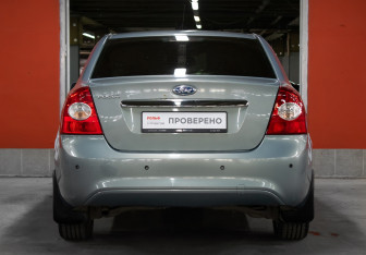 Подержанный автомобиль Ford Focus Sedan 2009 года (6 фото)