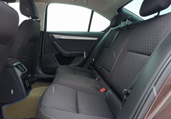 Подержанный автомобиль Skoda Octavia Liftback 2016 года (11 фото)