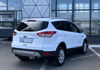 Подержанный автомобиль Ford Kuga 2014 года (8 фото)