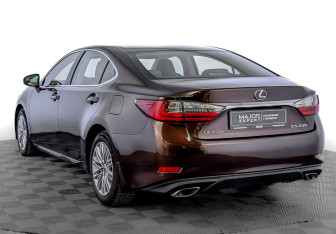 Подержанный автомобиль Lexus ES 2015 года (8 фото)