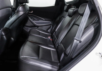Подержанный автомобиль Hyundai Santa Fe 2012 года (16 фото)