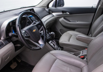 Подержанный автомобиль Chevrolet Orlando 2012 года (10 фото)