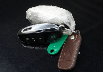 Подержанный автомобиль Volkswagen Touareg 2012 года (18 фото)