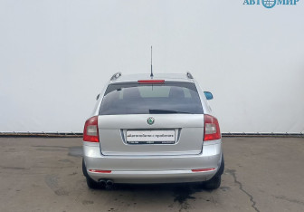 Подержанный автомобиль Skoda Octavia Wagon 2010 года (6 фото)