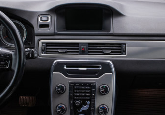 Подержанный автомобиль Volvo XC70 2012 года (14 фото)